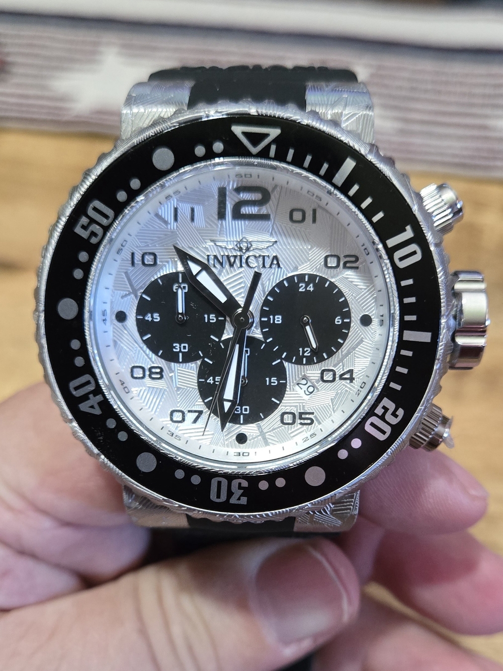 Invicta Pro Diver 47198 52mm Like New.